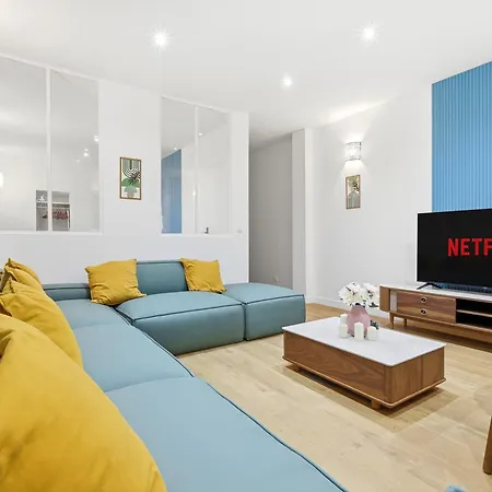 Lägenhet Spacious 4br Charm In 8 With Netflix *