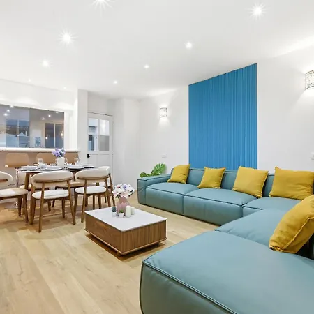 Lägenhet Spacious 4br Charm In 8 With Netflix