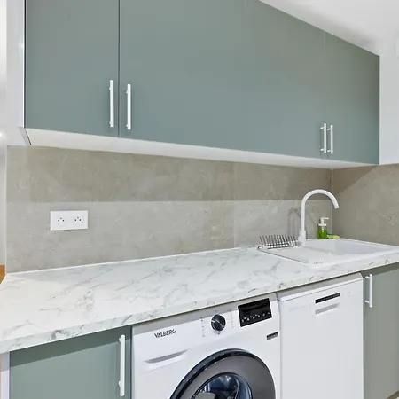 Spacious 4br Charm In 8 With Netflix *