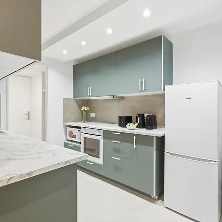 Spacious 4br Charm In 8 With Netflix Apartmán *